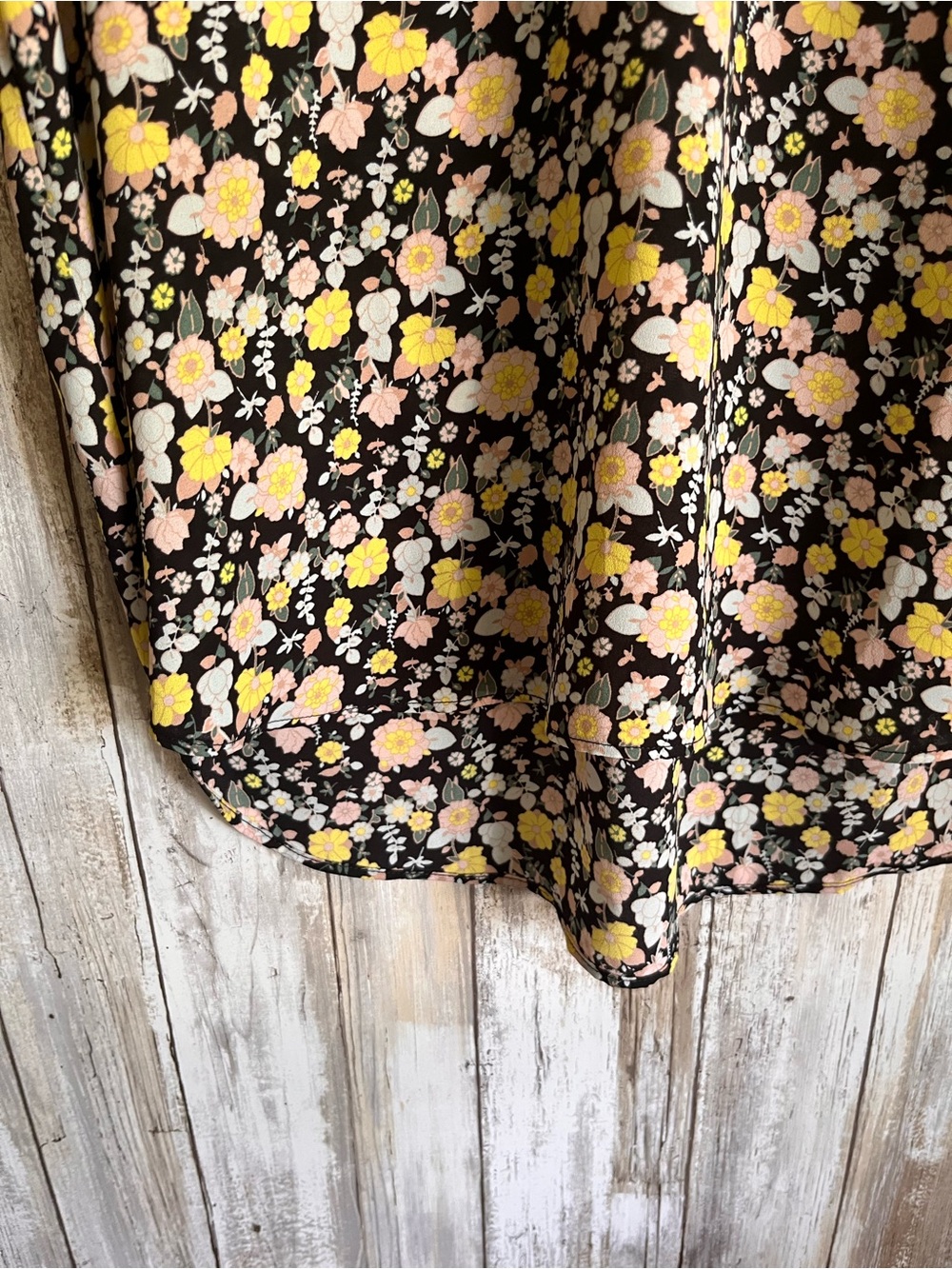 LOFT Black Floral Flutter Sleeve Blouse V-Neck Lightweight Top Small - Picture 4 of 6